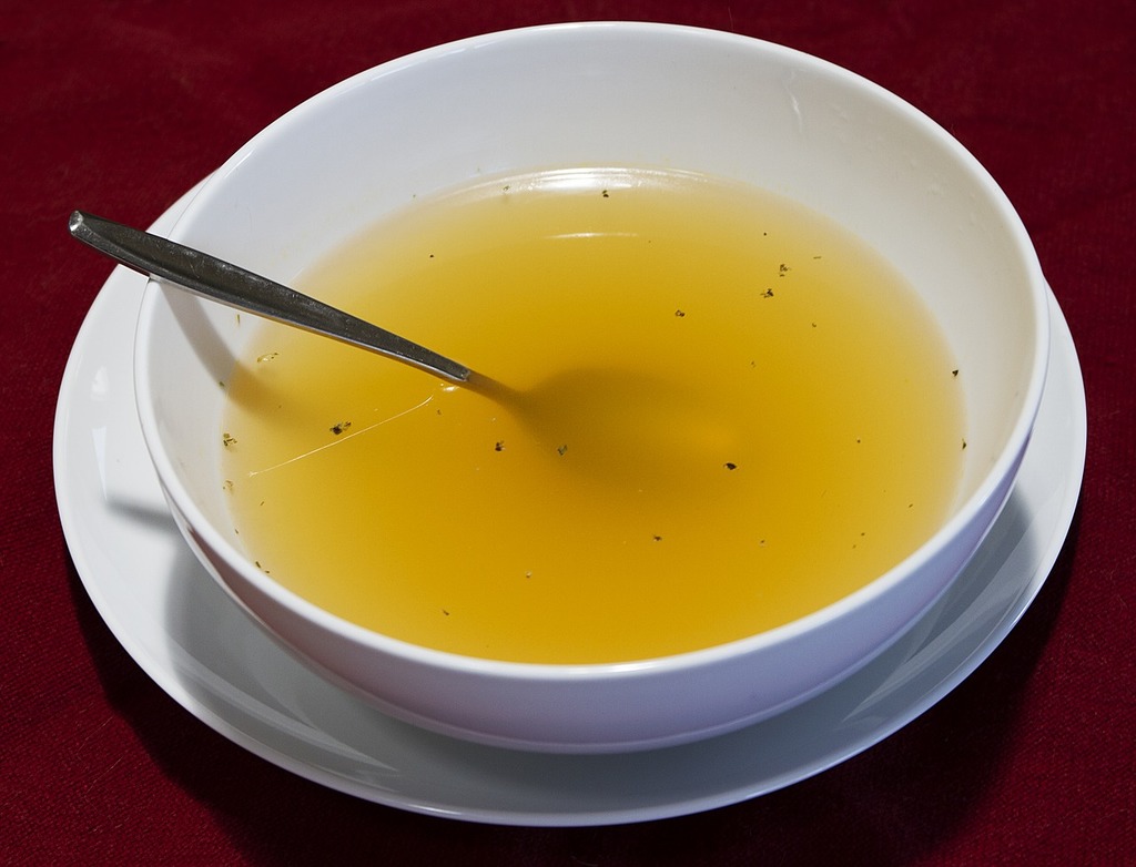 Schüssel mit Brühe